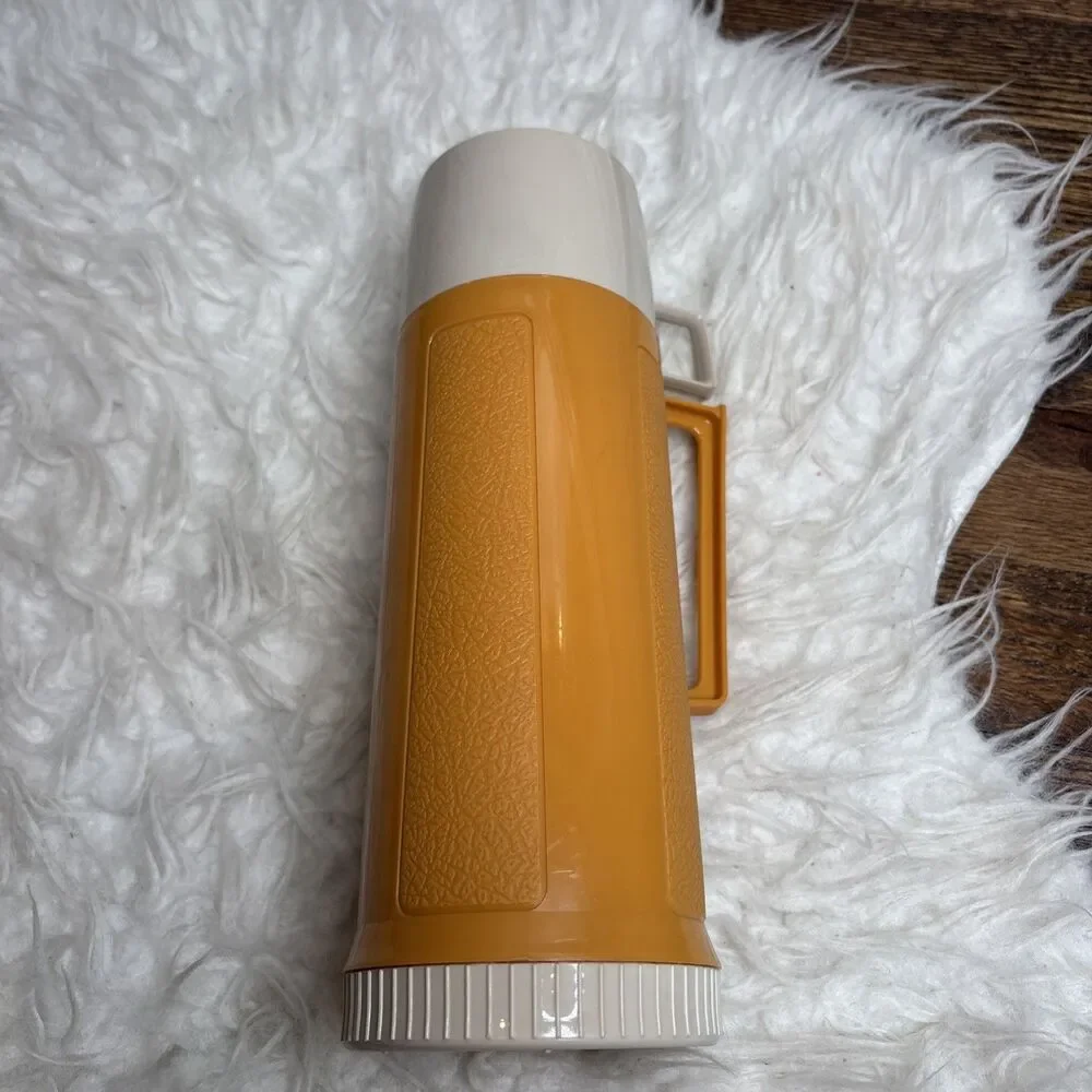 Vintage Thermos King Seeley Vacuum Bottle Harvest Gold / Beige Holds 16 oz CLEAN